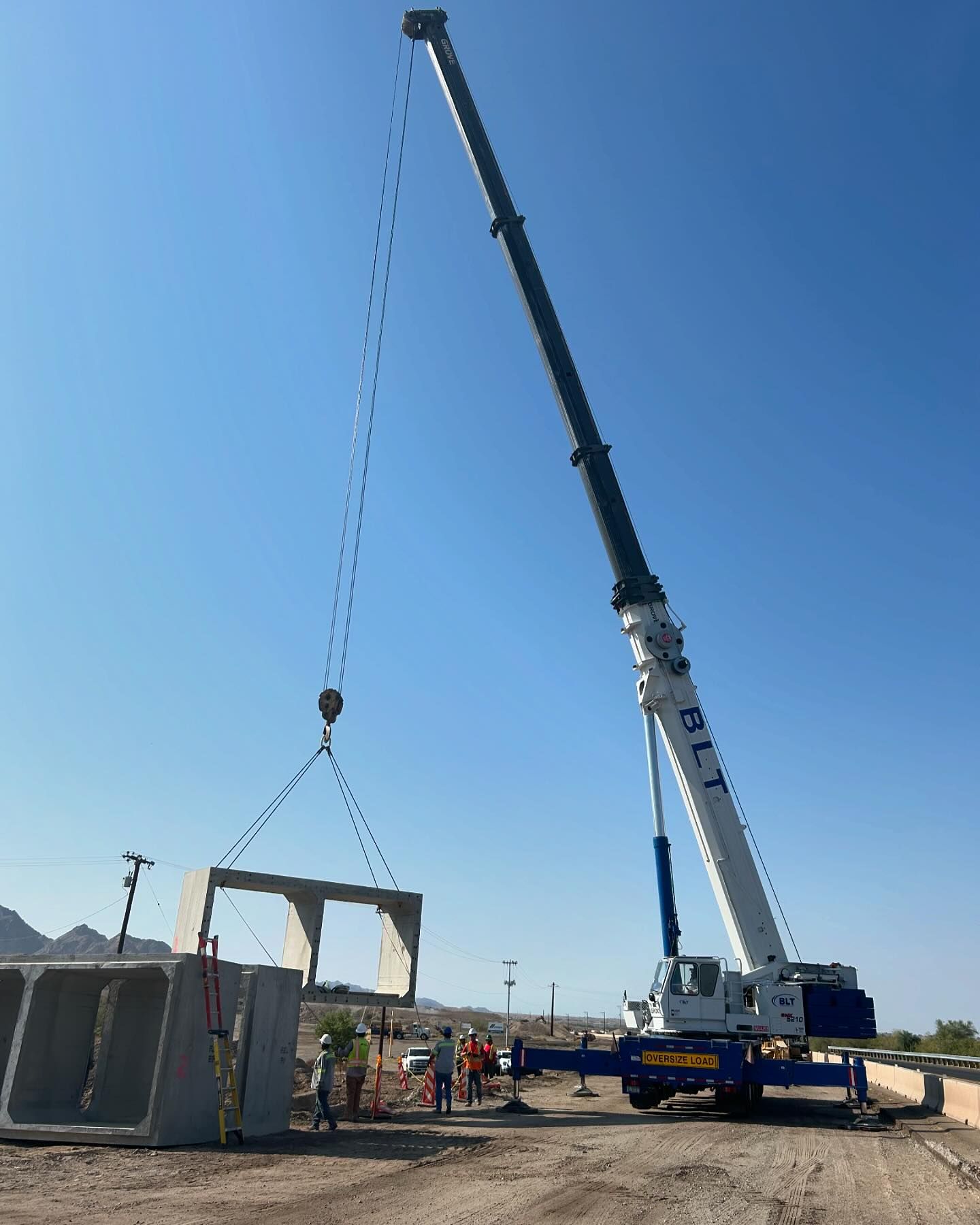 BLT-Crane-Moving-Huge-Blocks-
